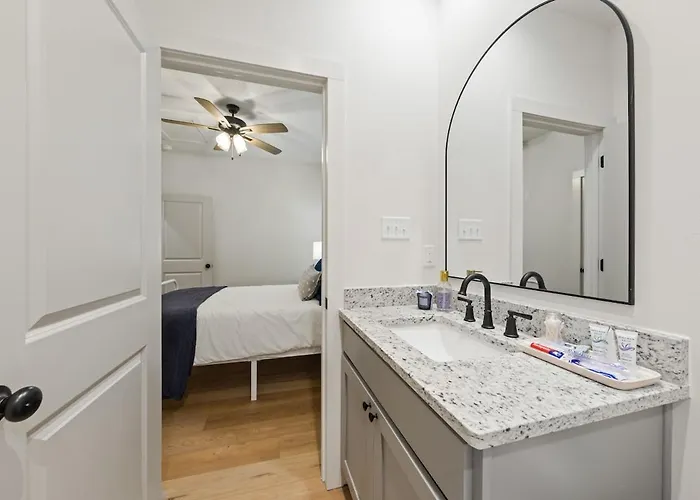 New River Ranch King Luxe Amenities Prime Location Apartment